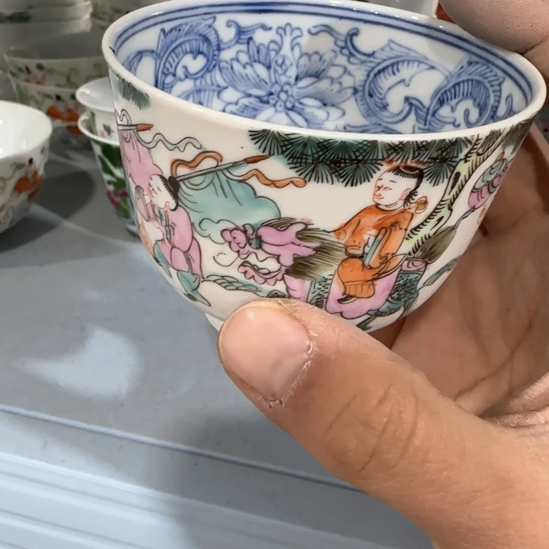 瓷片瓷器上还有两条长线上镌刻