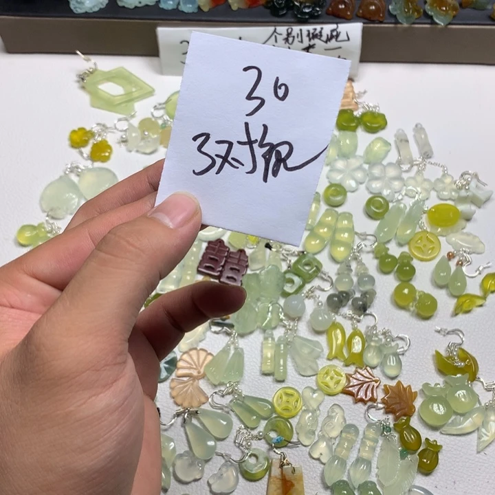 i***祎蛇纹石玉合金耳钉