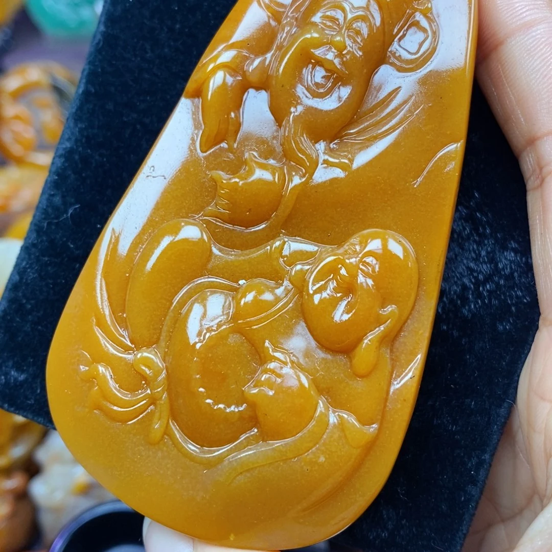 未镶嵌石英质玉（黄龙玉）颈饰