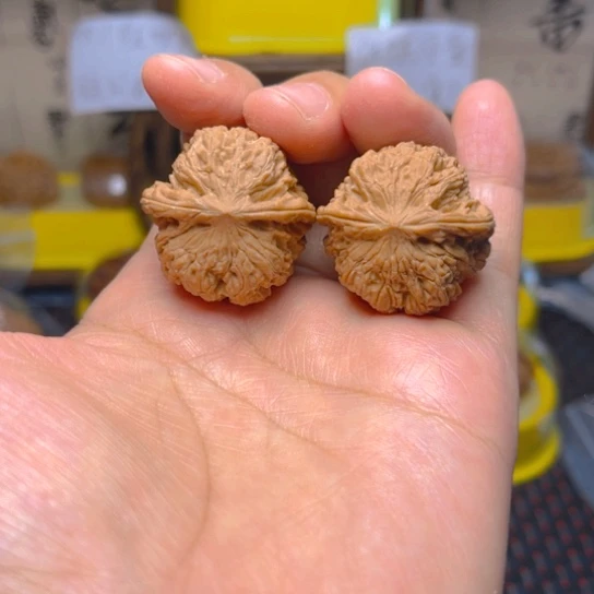 吊坠文玩核桃绣球