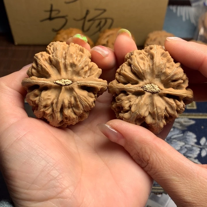 吊坠文玩核桃?****?粗筋