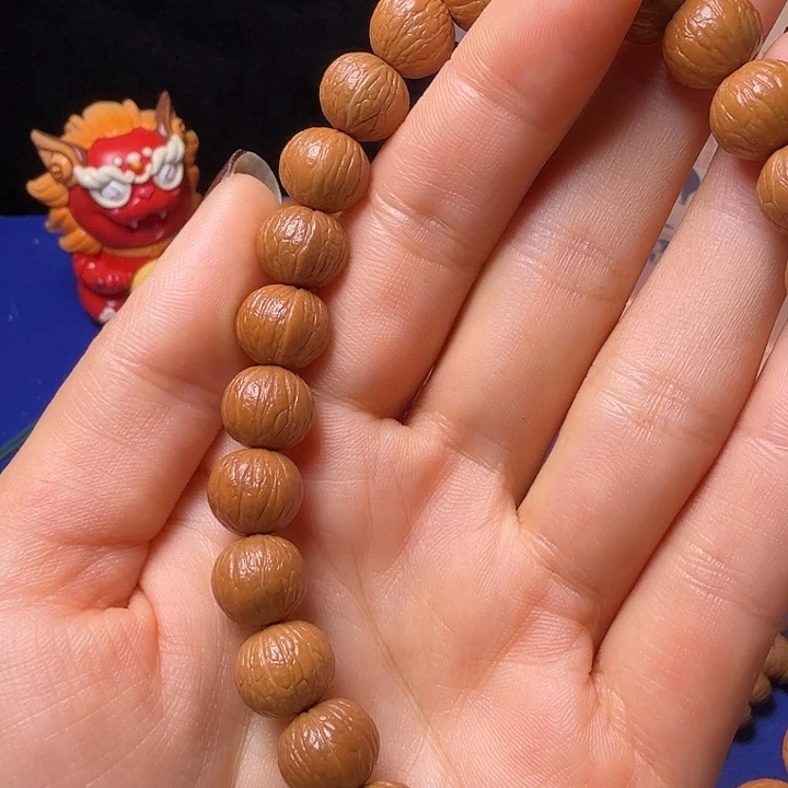 曾***儿猴头核桃手串凤羽