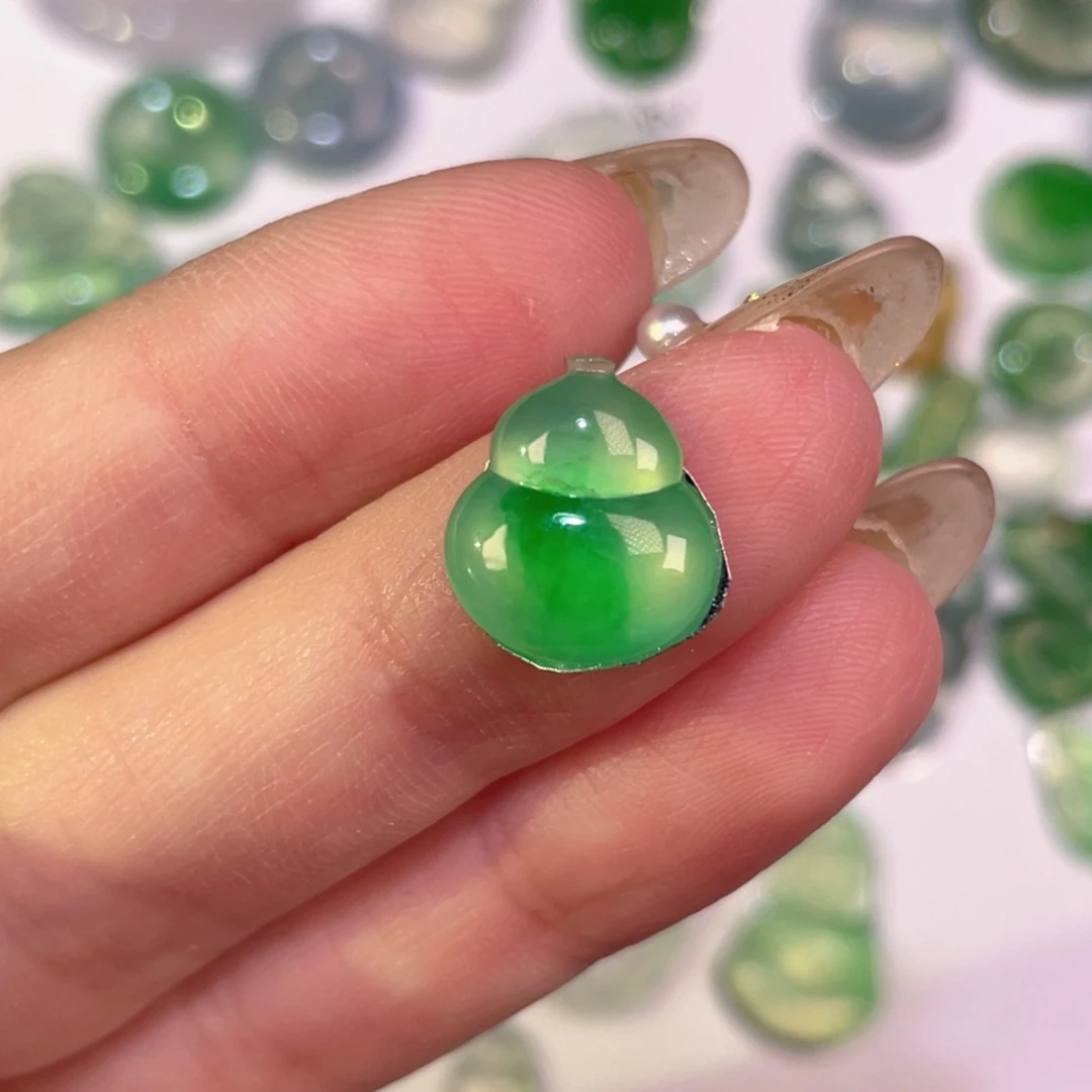 翡翠未镶嵌颈饰裸石