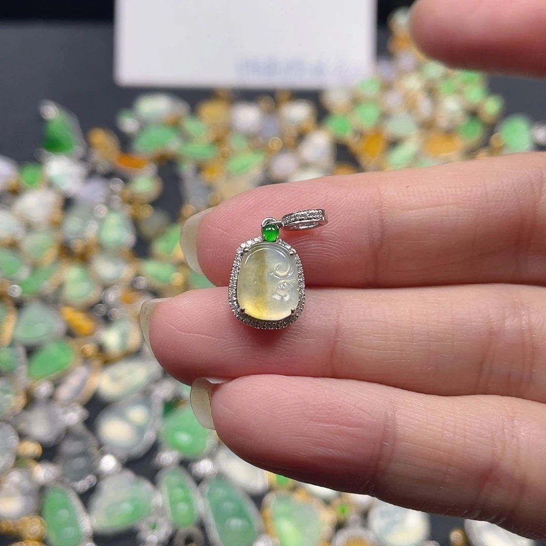 翡翠颈饰18K金镶嵌S****.天然翡翠18kA货