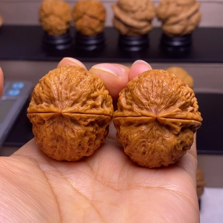 文玩核桃把件云顶绣球38