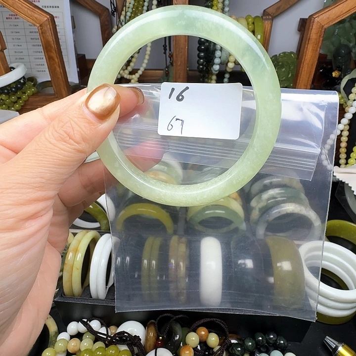 胖***儿蛇纹石玉未镶嵌手镯