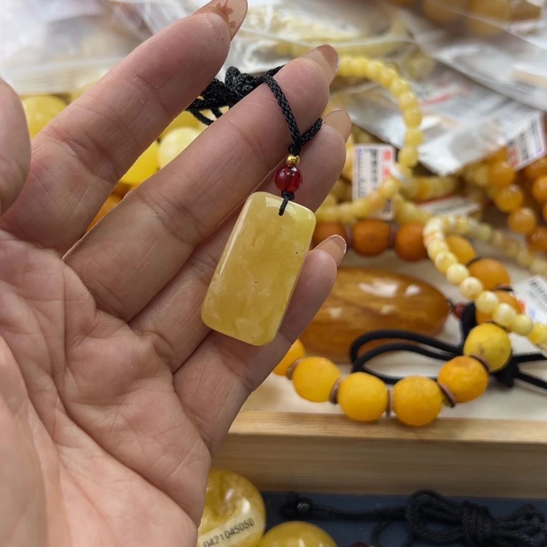 未镶嵌琥珀珠宝奇石