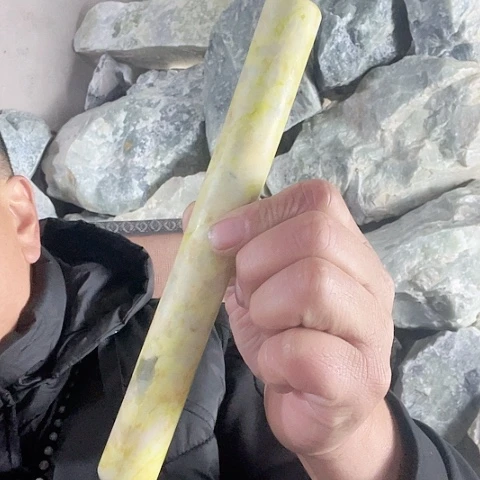 蛇纹石玉未镶嵌珠宝奇石