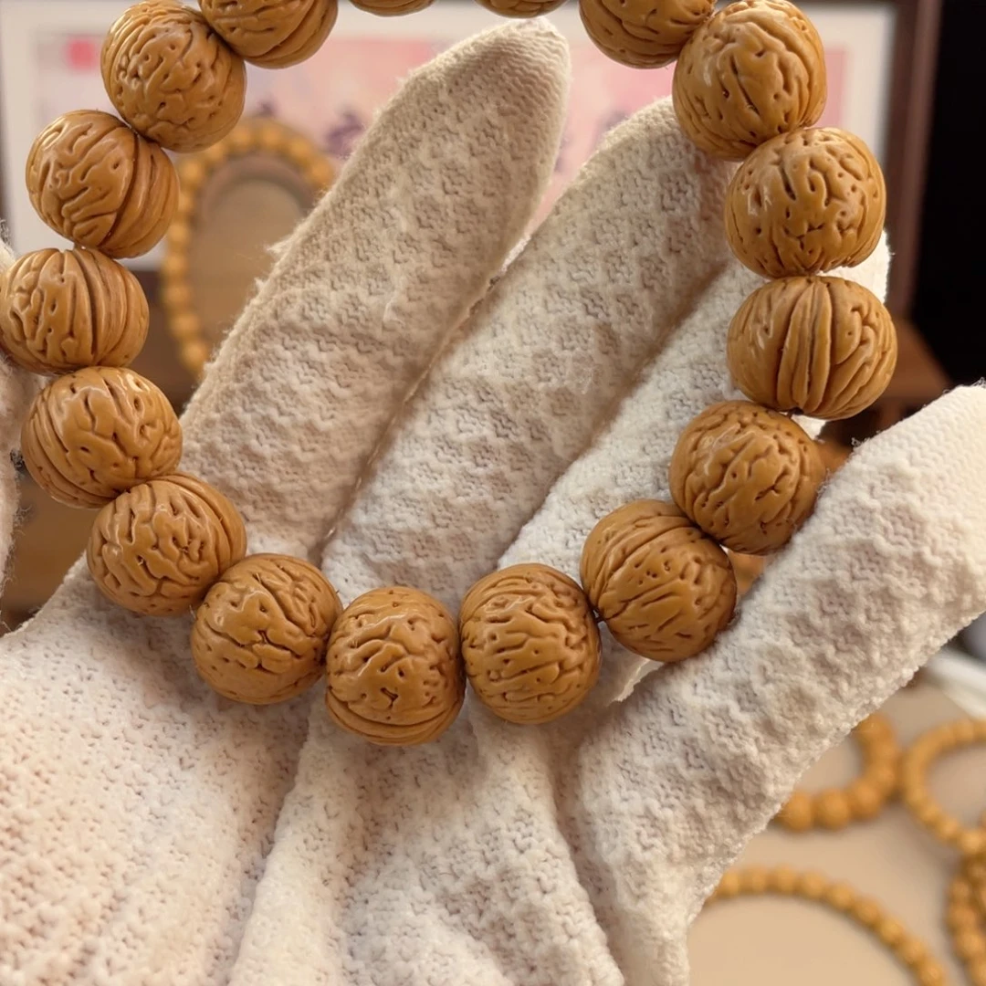 吊坠桃核桃核手持肉纹元宝