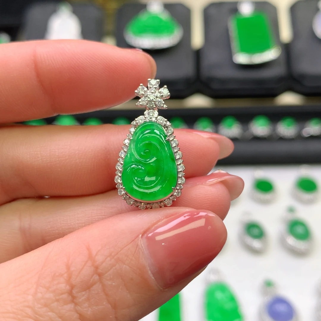 翡翠吊坠(不含链)18K金镶嵌