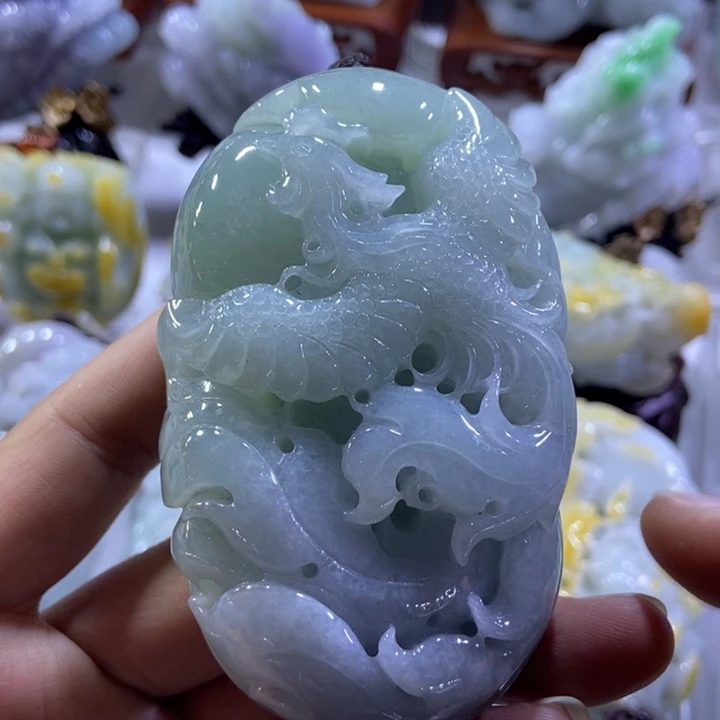 翡翠未镶嵌把件浴火重生