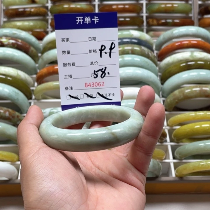 蛇纹石玉未镶嵌手镯小*儿