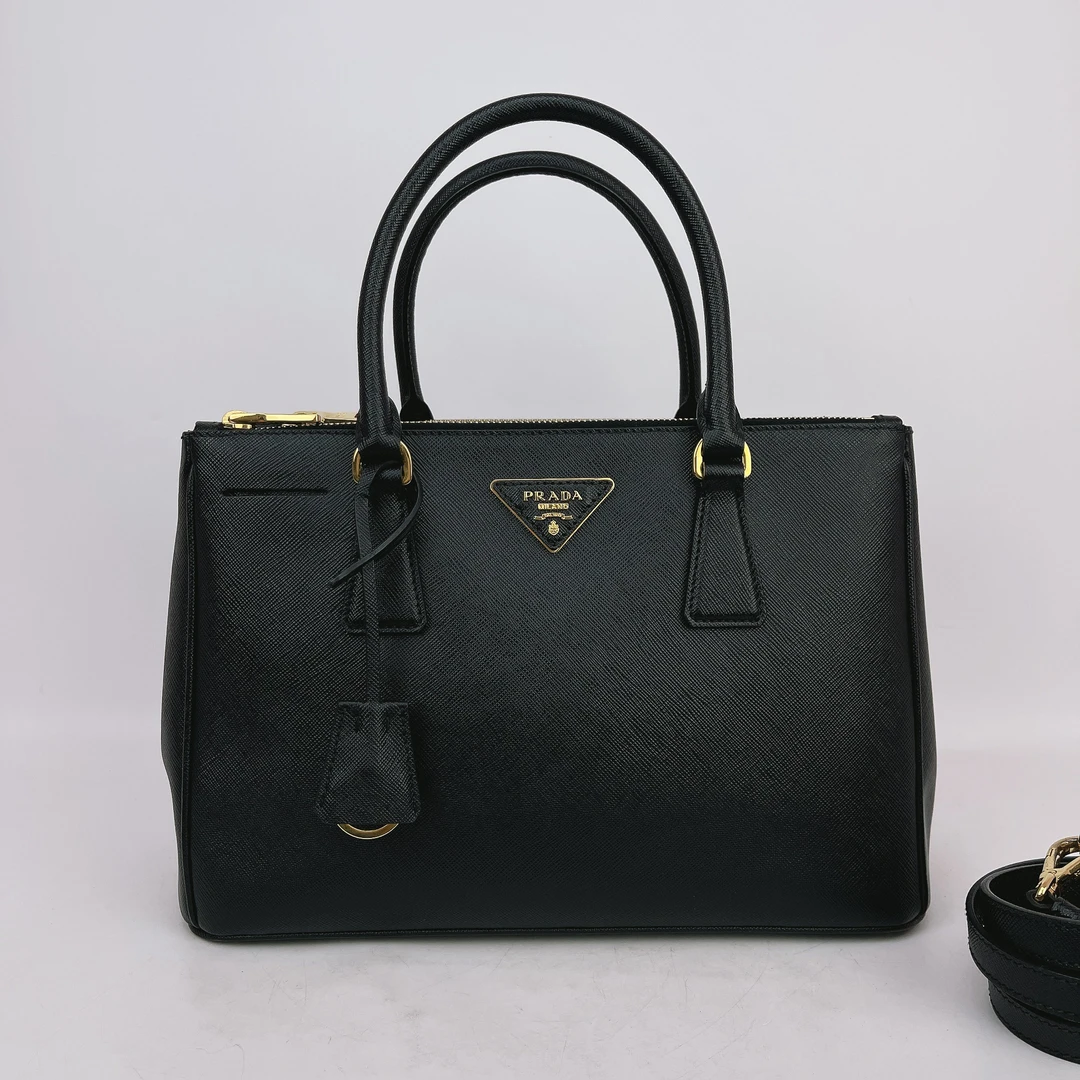 95新 Prada/普拉达 普拉达 黑色牛皮杀手单肩包底长31 L133