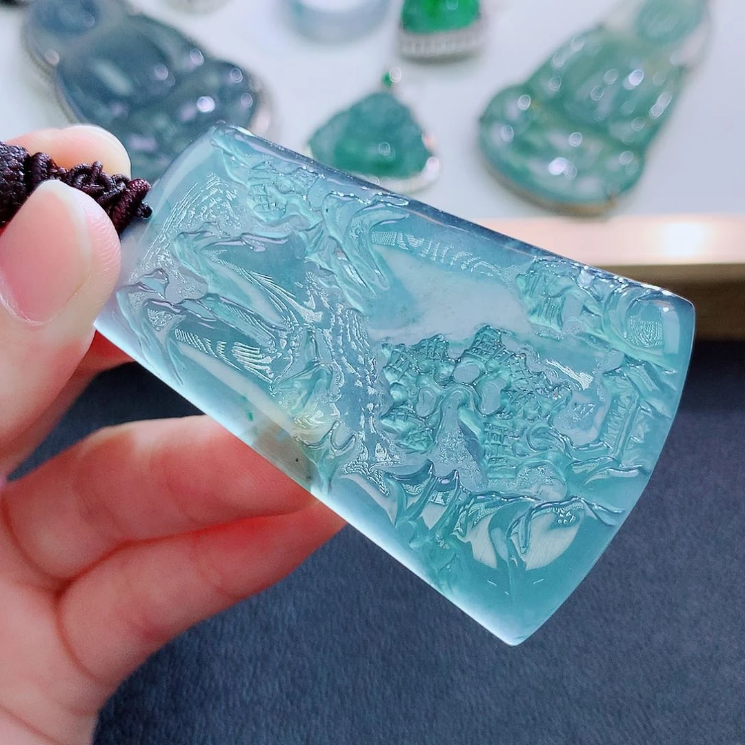 翡翠挂件未镶嵌翡翠
