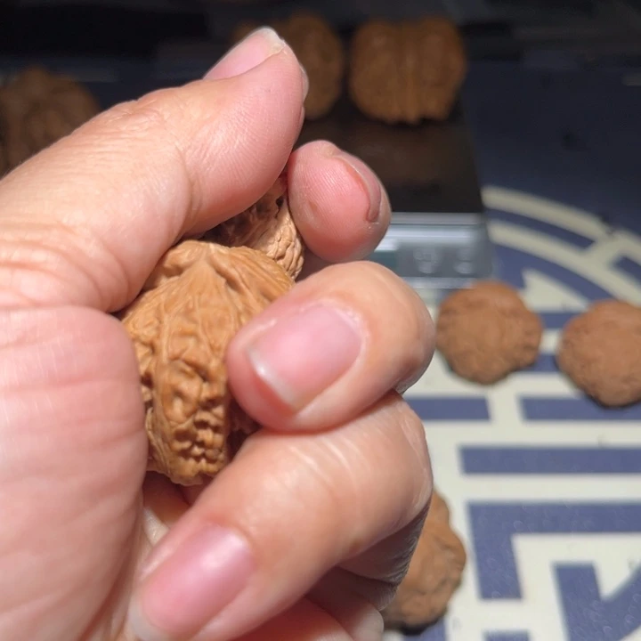 文玩核桃吊坠胡****友白狮子