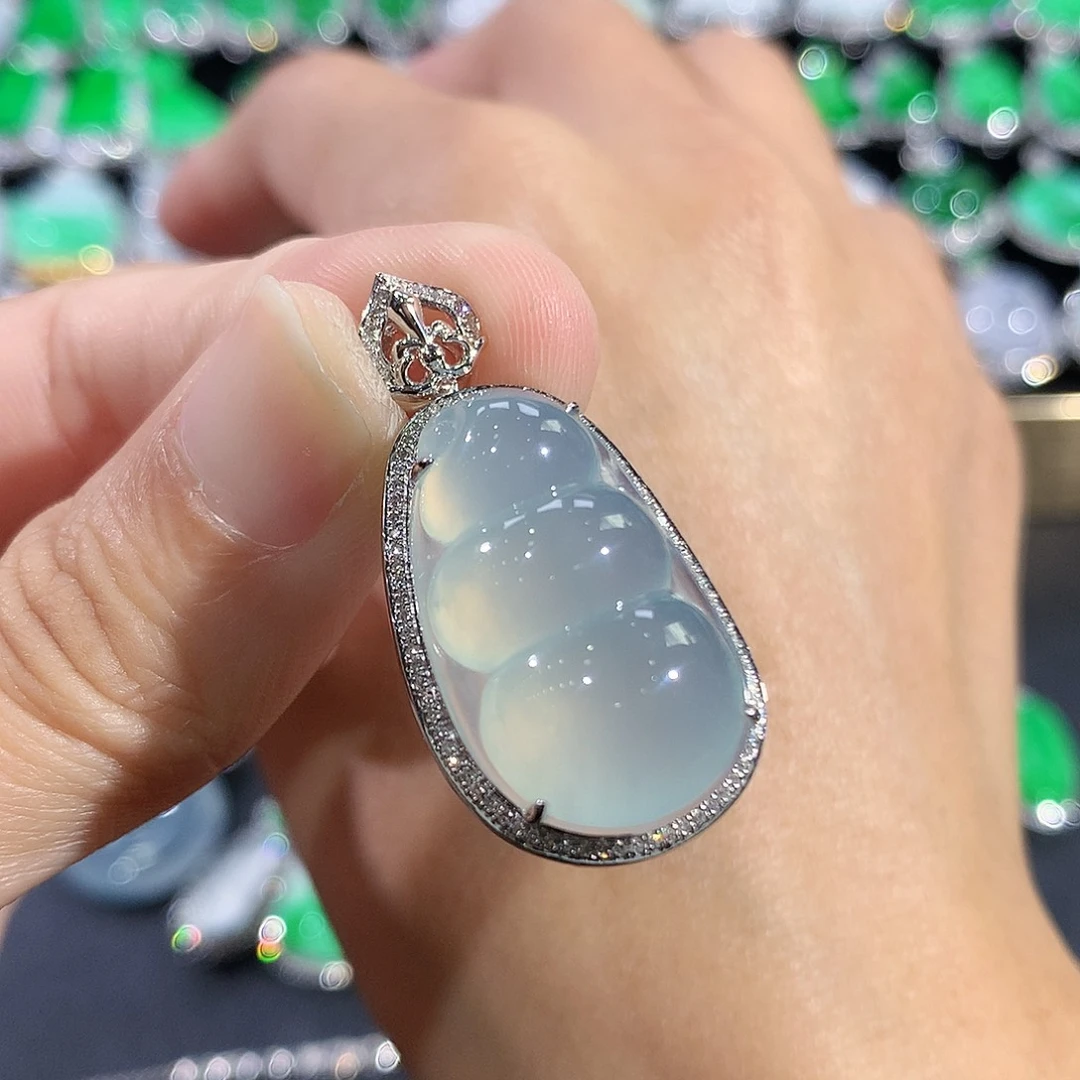 翡翠18K金镶嵌颈饰