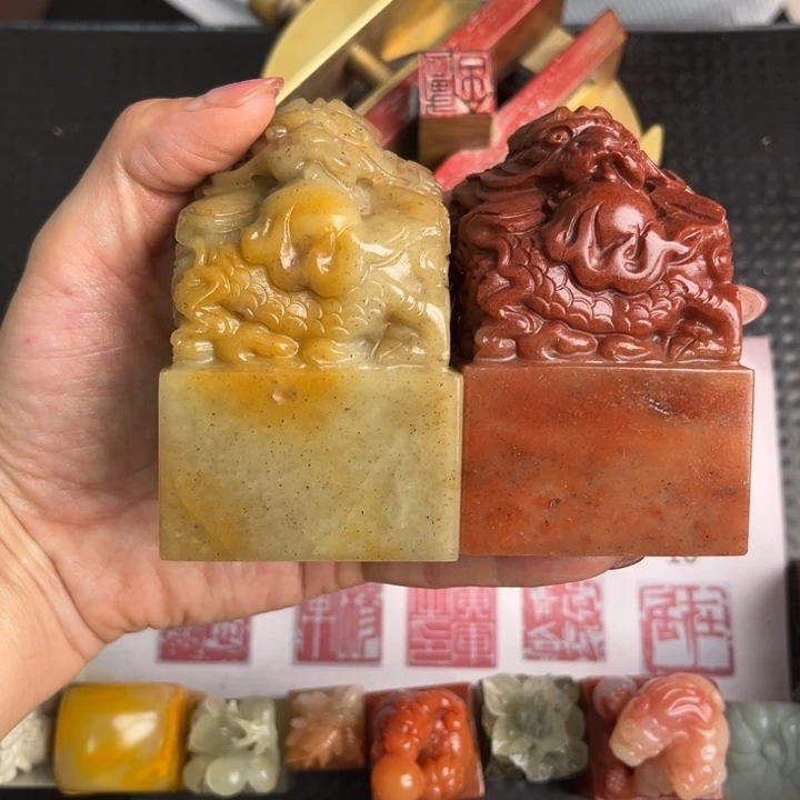阳***眼寿山石印石现场纯手工制作工艺精美