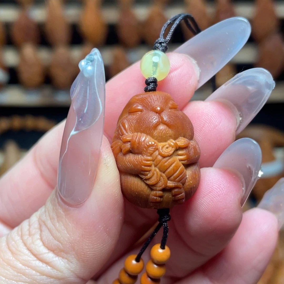 橄榄核把件萝卜兔