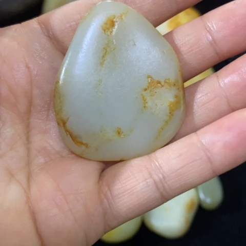 大***子未镶嵌和田玉（糖玉）车挂