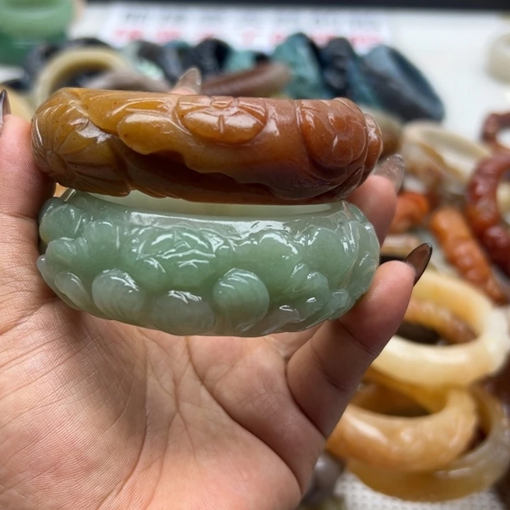 未镶嵌手镯石英岩玉兰*