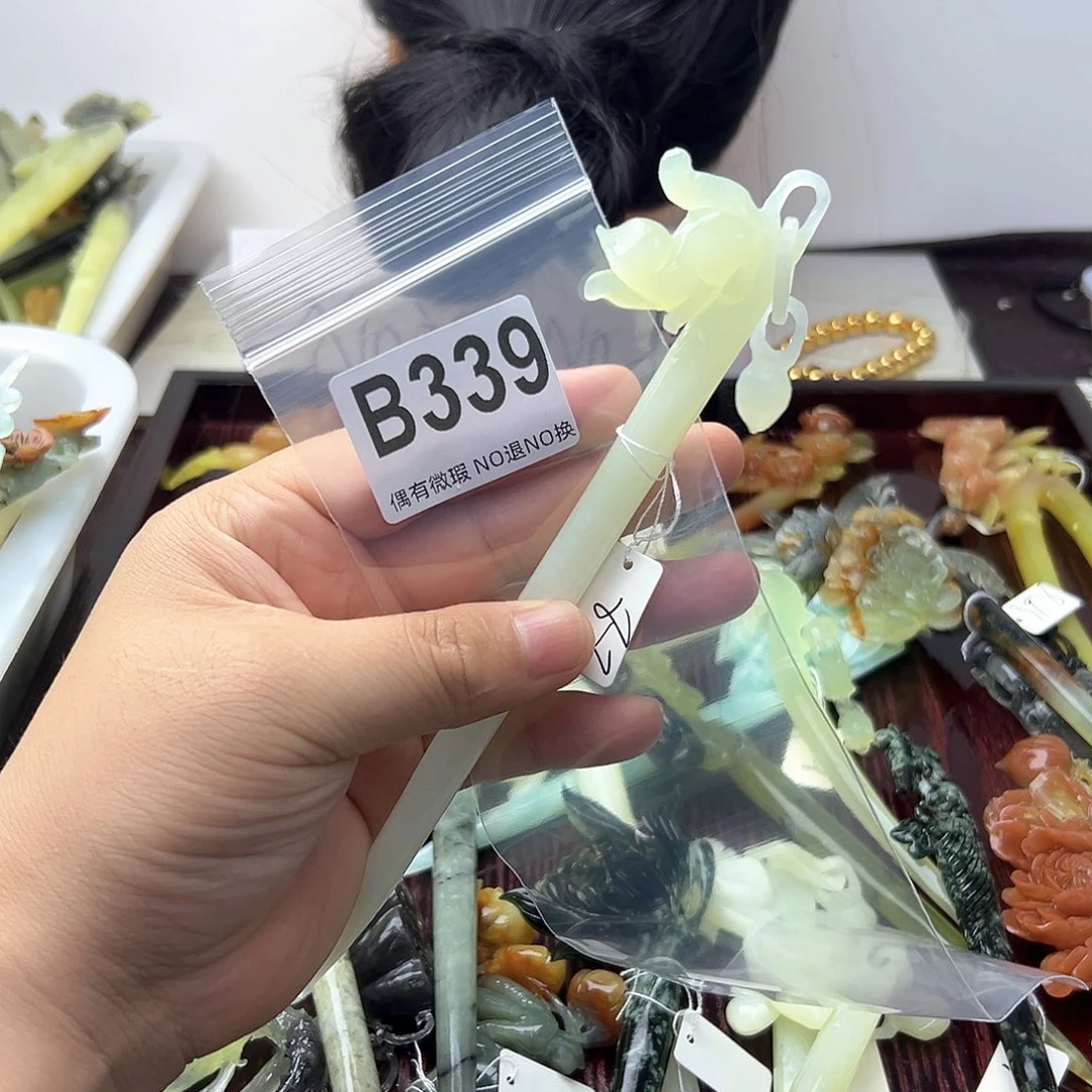 蛇纹石玉合金颈饰风***薇