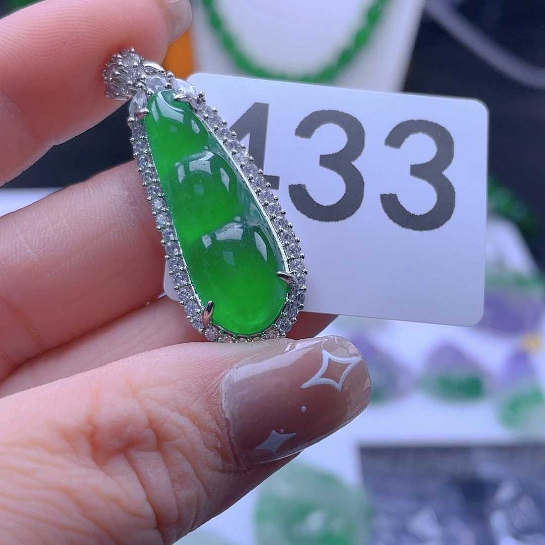 翡翠吊坠(赠链)未镶嵌