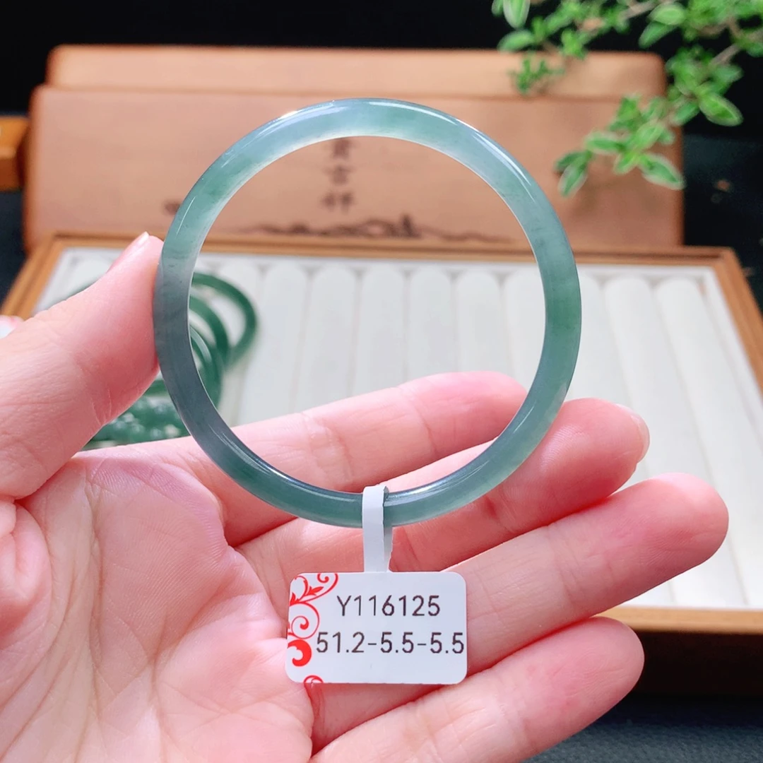 翡翠未镶嵌手镯（圆镯）