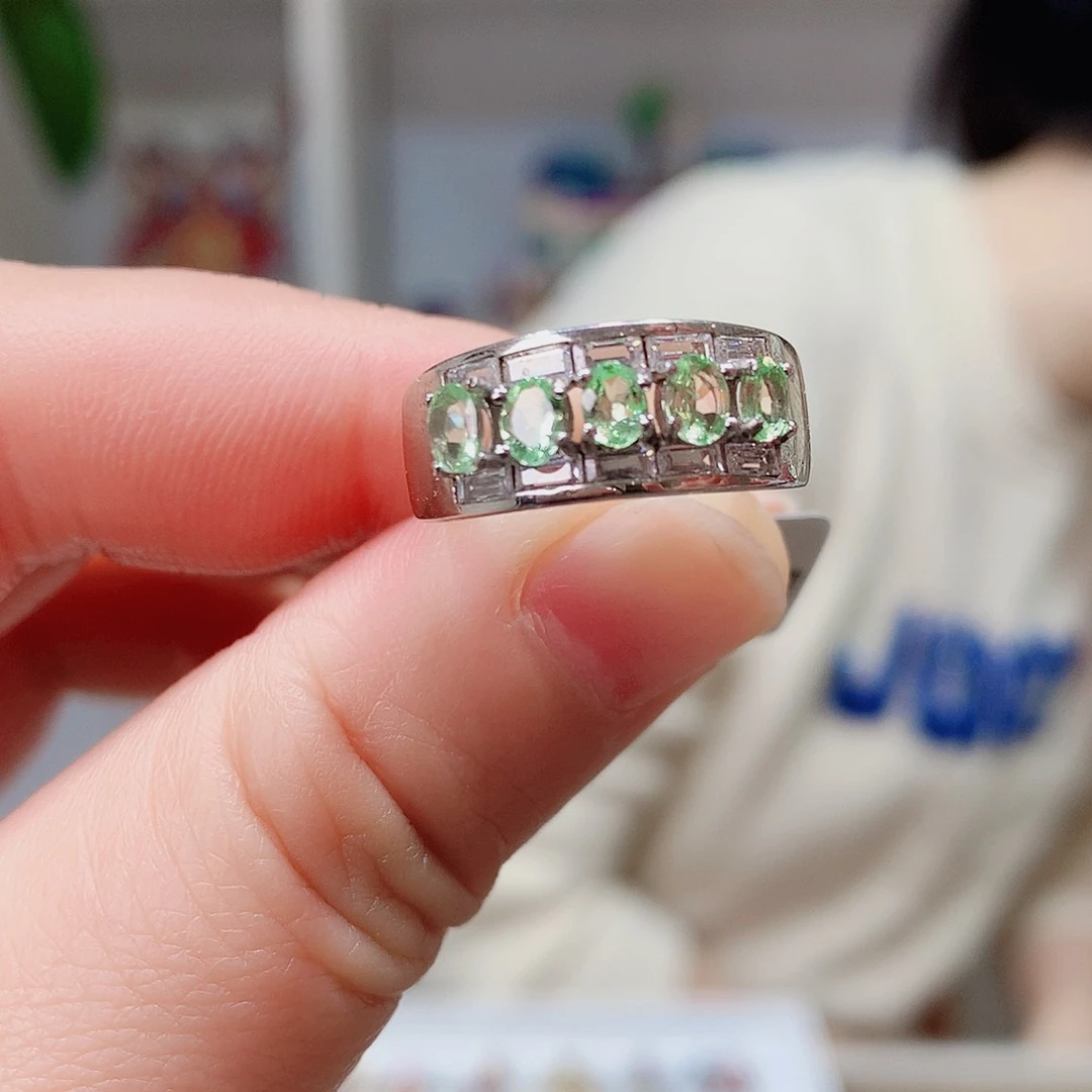 银S925镶嵌戒指石榴石（沙弗莱）