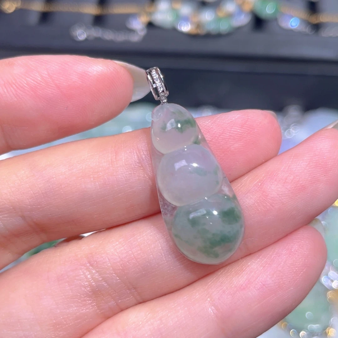 颈饰18K金镶嵌翡翠翡翠