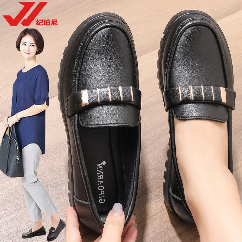 妈妈鞋中老年老人单鞋中年软底防滑女鞋平底新款舒适皮鞋乐福鞋