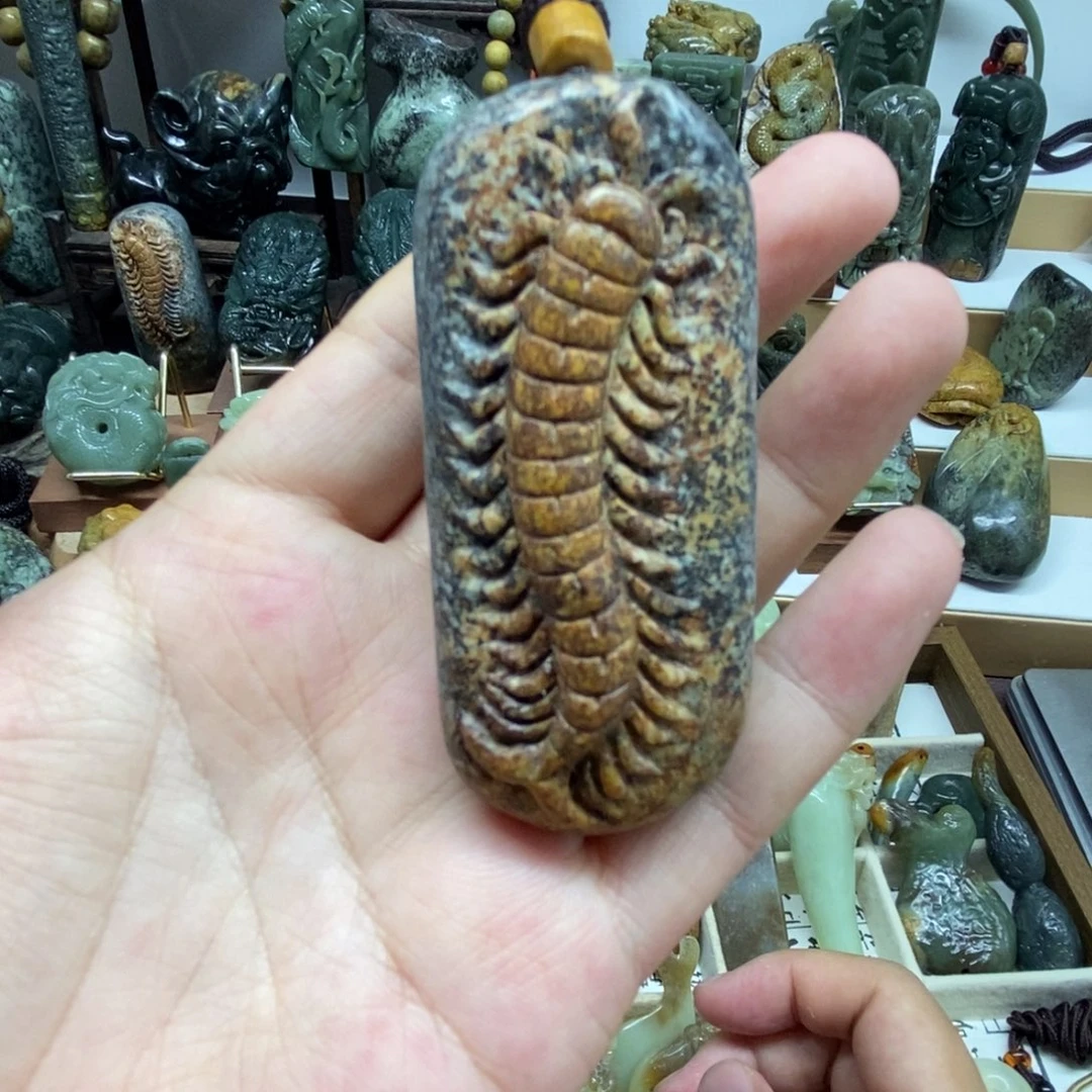 未镶嵌岫岩河磨玉（透闪石质玉）把件