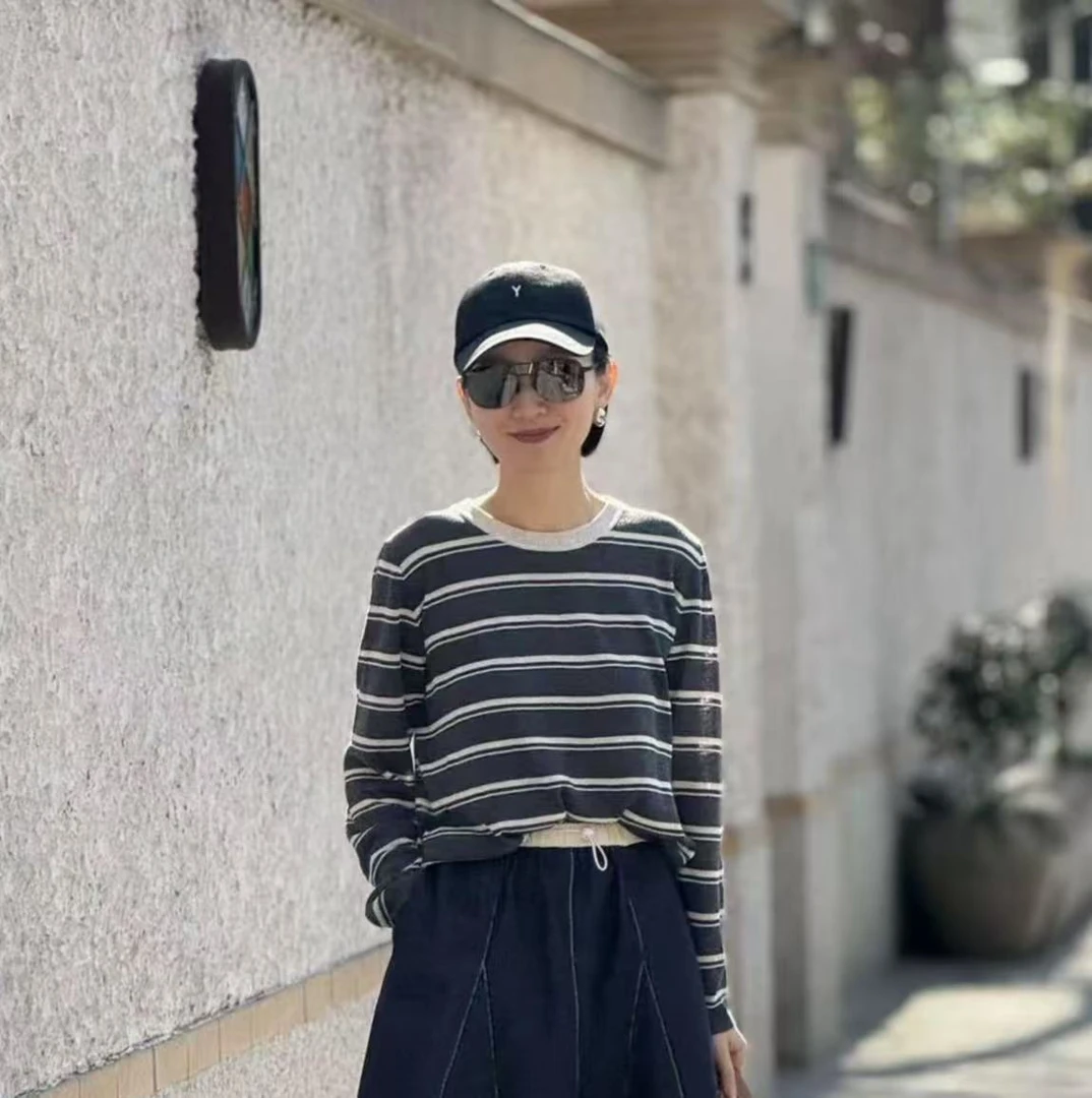 时尚休闲百搭黑灰色条纹套头针织衫