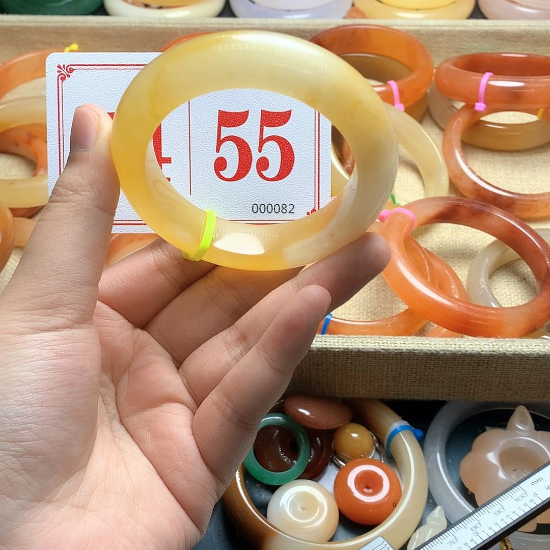 未镶嵌石英质玉（黄龙玉）手镯