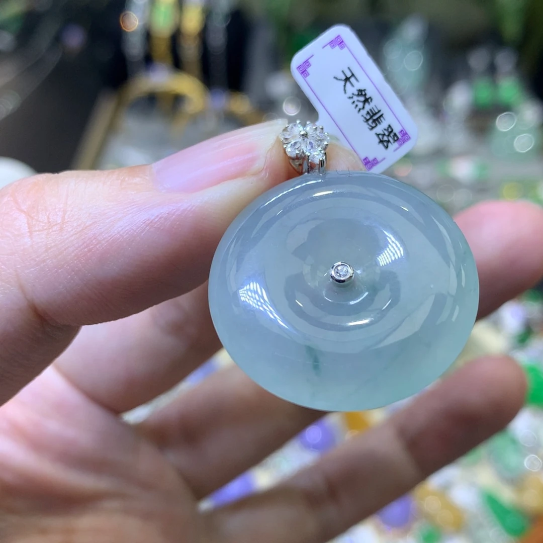 颈饰18K金镶嵌翡翠