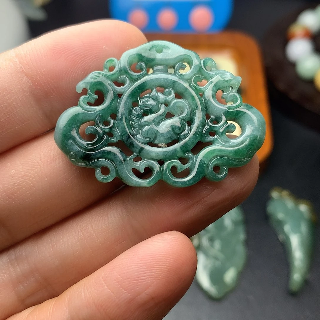 翡翠未镶嵌颈饰翡翠首饰和翡翠珠宝