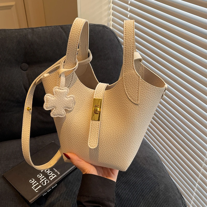 高级感手提包包女式2025新款潮流行休闲单肩包通勤斜挎水桶子母包