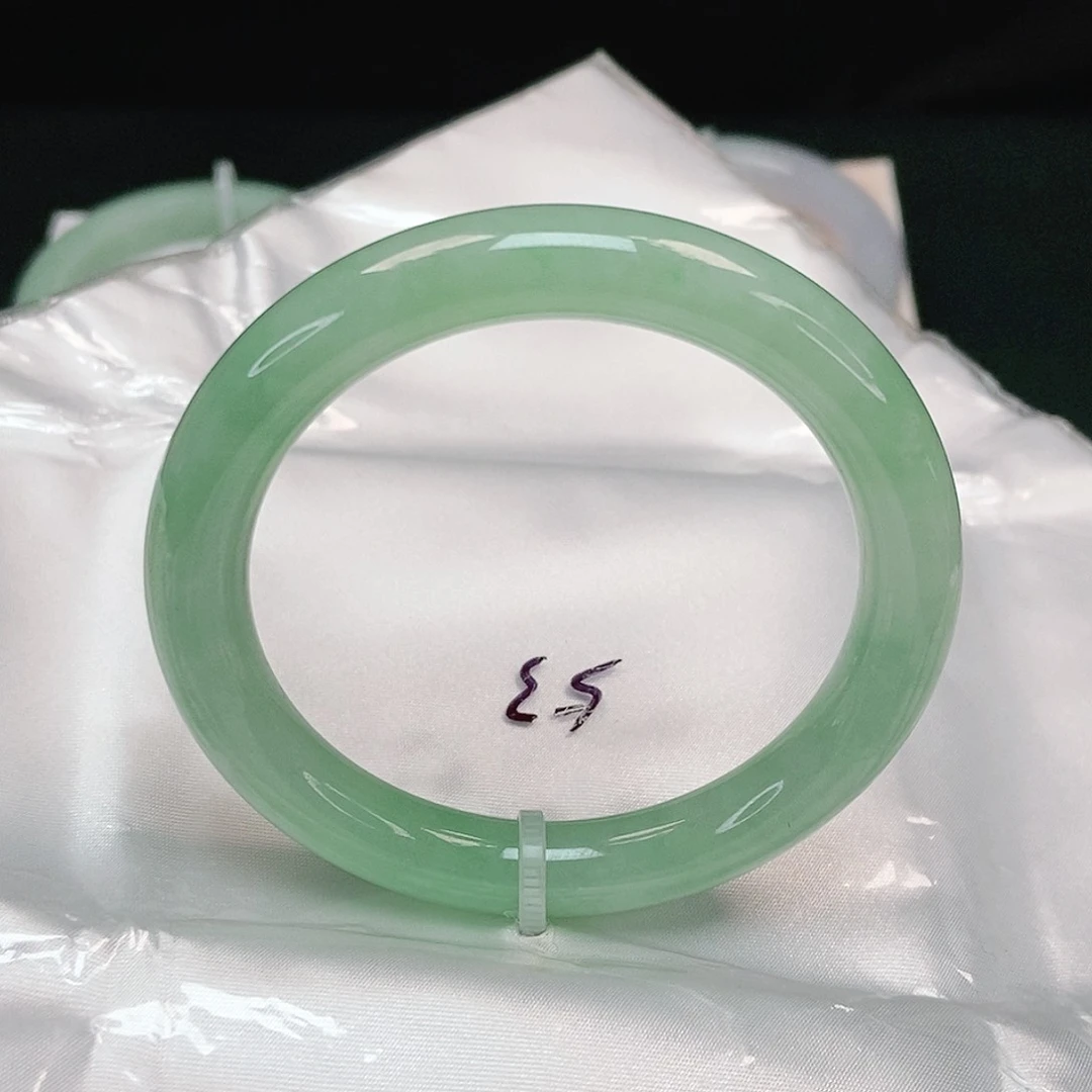 翡翠手镯未镶嵌圆条