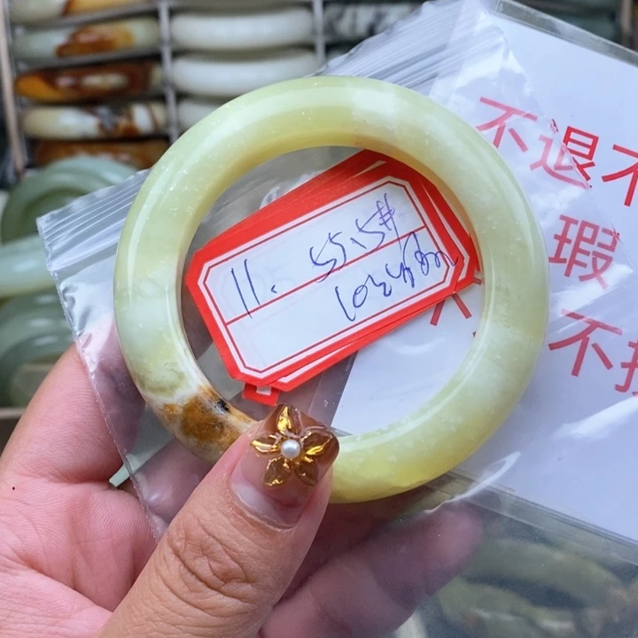 未镶嵌蛇纹石玉颈饰