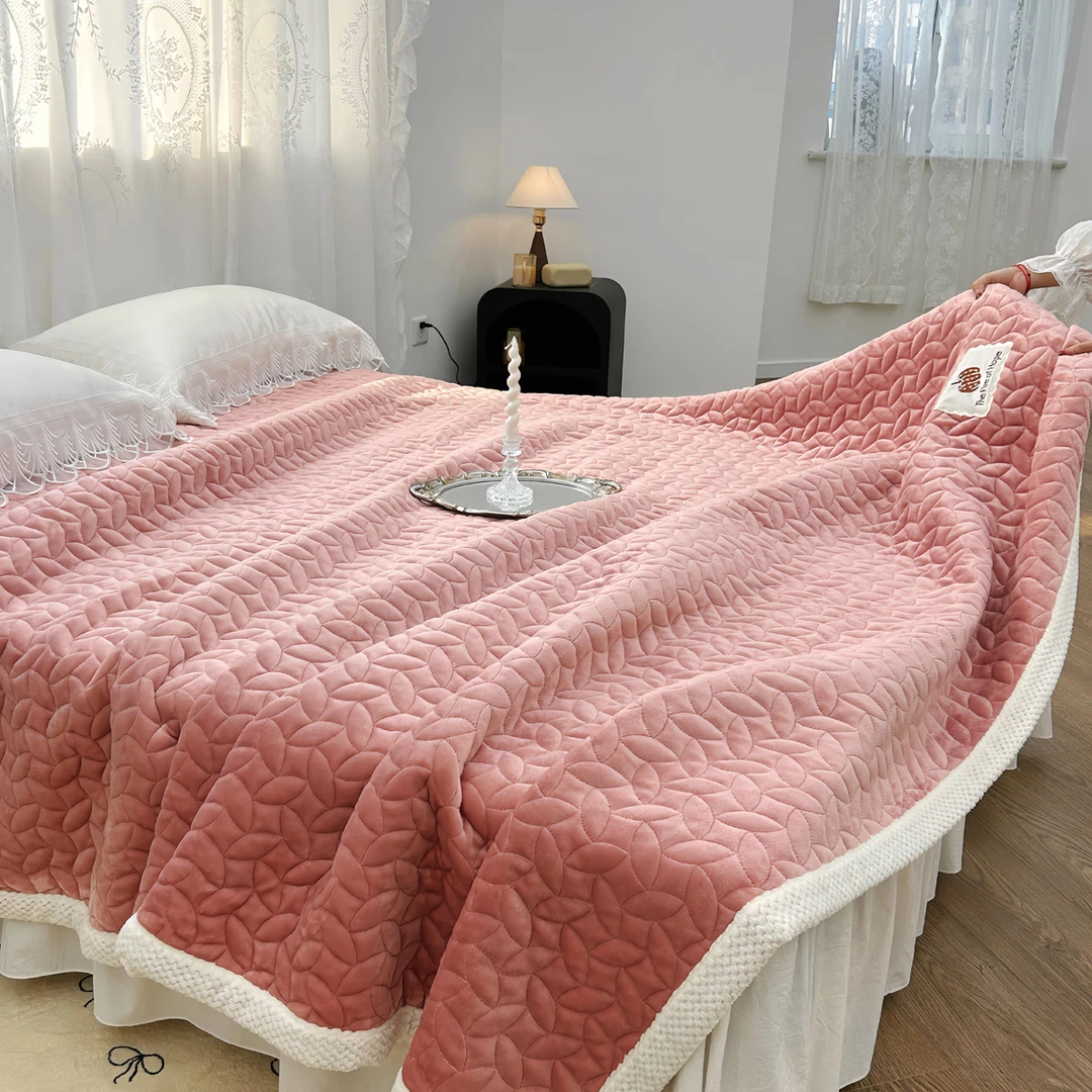 ◆牛奶绒高克重夹棉刺绣床盖秋冬加厚加密绗缝直边床盖可机洗床品