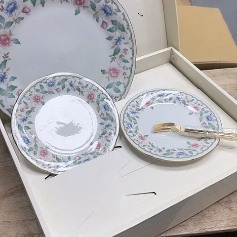 瓷器。瓷器。 瓷器。