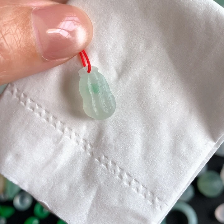 定制翡翠未镶嵌静*天然翡翠A货冰种花生