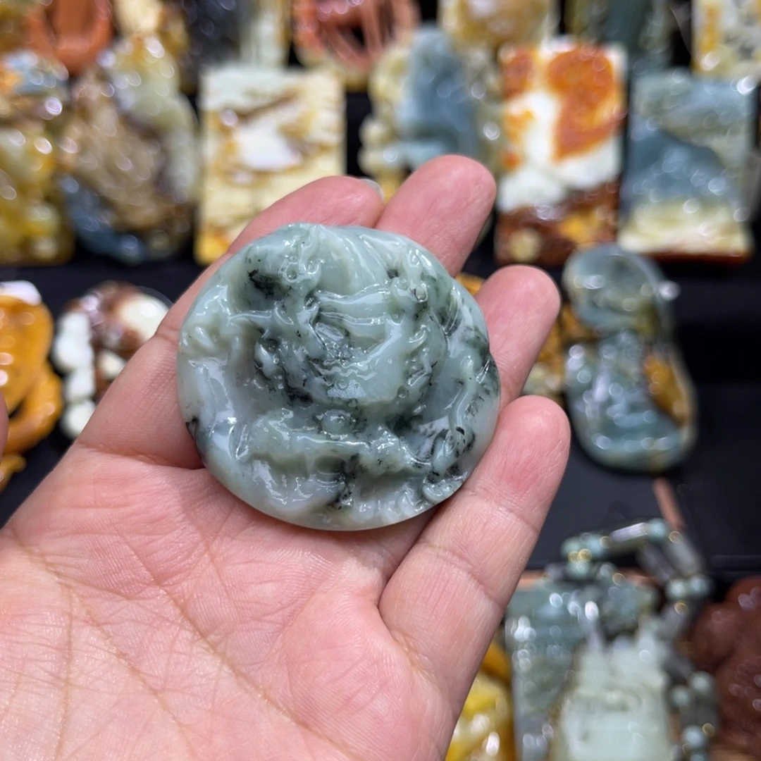 蛇纹石玉未镶嵌颈饰