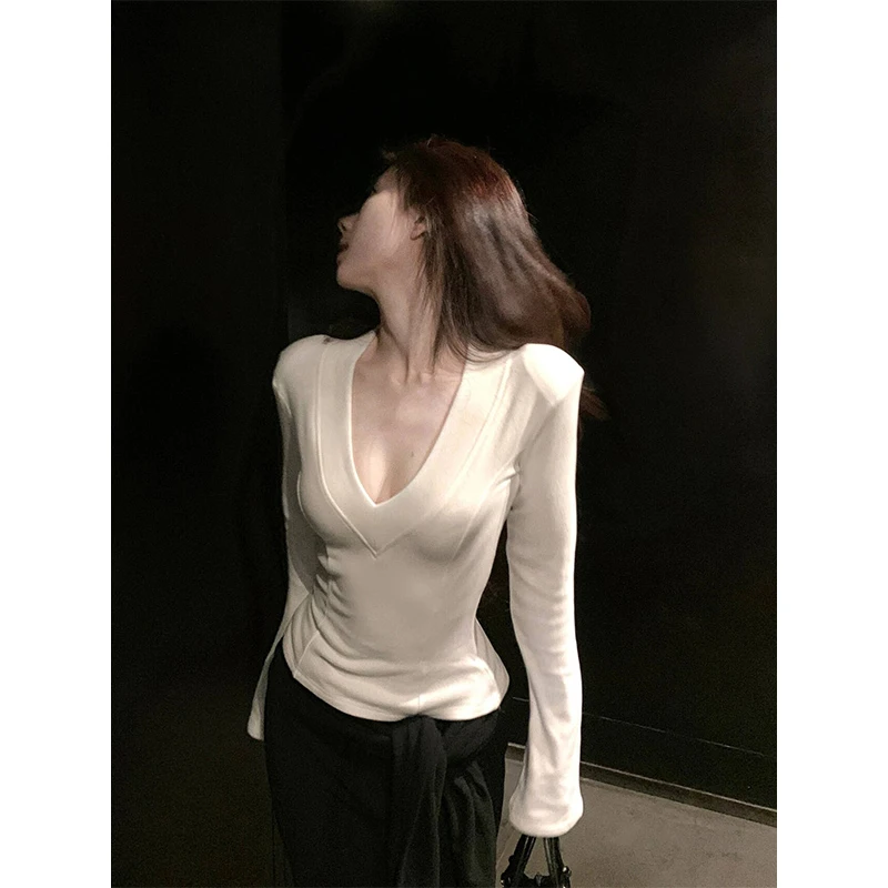 白色德绒深V领长袖T恤女秋冬保暖磨毛内搭打底衫收腰性感辣妹上衣