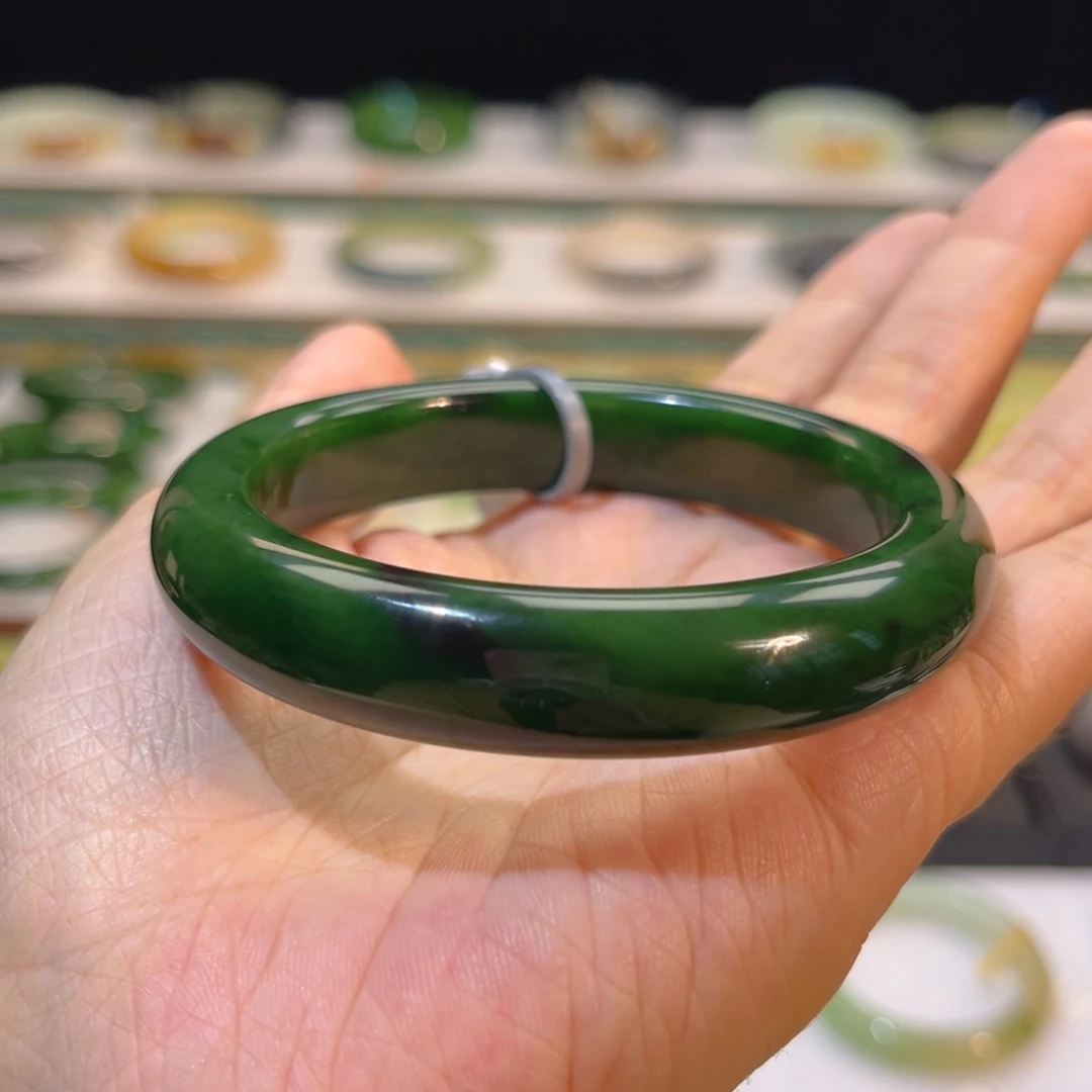 和田玉未镶嵌手镯  「红皮老料 菠菜绿」特干净
