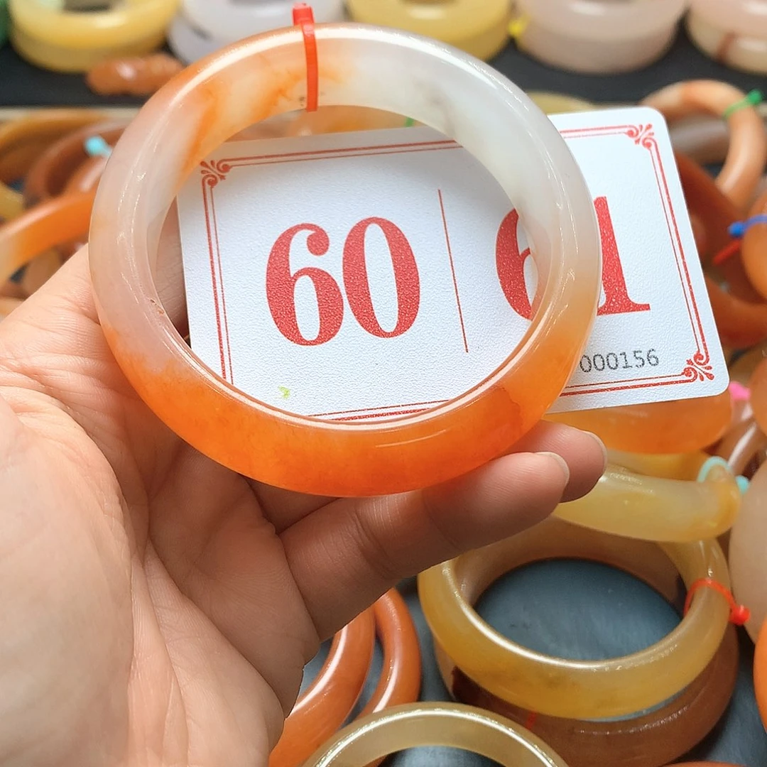 未镶嵌石英质玉（黄龙玉）手镯