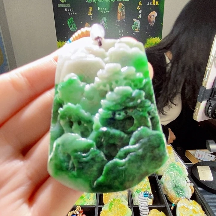 颈饰未镶嵌翡翠忧****）翡翠