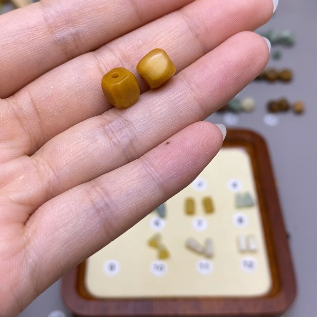 和***畅蛇纹石玉未镶嵌配饰