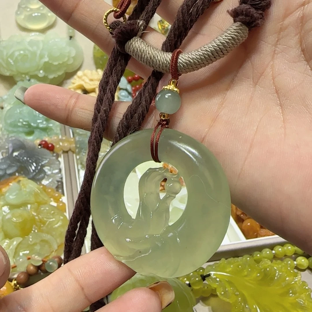 未镶嵌蛇纹石玉吊坠