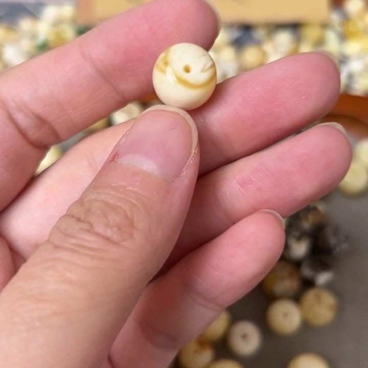 蜜蜡未镶嵌裸石11.5mm一个