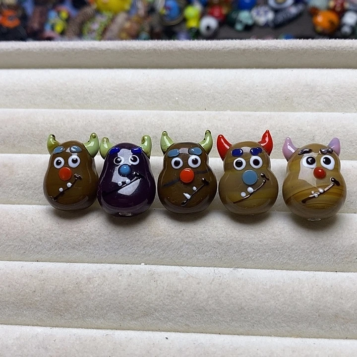 琉璃颈饰牛角小怪兽随机两个111
